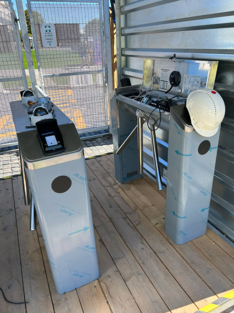 Access control gate system